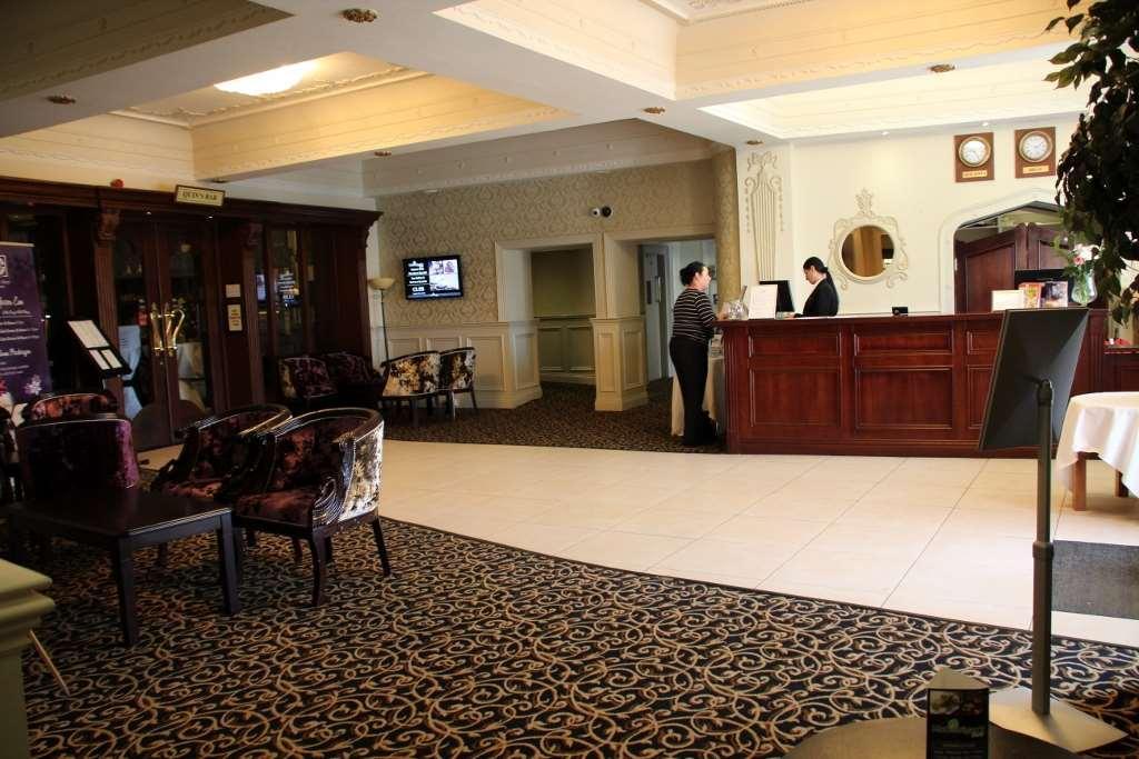 เดอะ รอยัล โฮเต็ล แอนด์ เมอริล เลชเชอร์ คลับ Hotel เบรย์ ภายนอก รูปภาพ