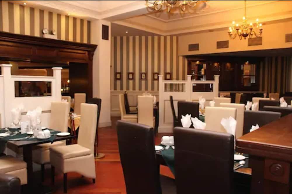เดอะ รอยัล โฮเต็ล แอนด์ เมอริล เลชเชอร์ คลับ Hotel เบรย์ ภายนอก รูปภาพ