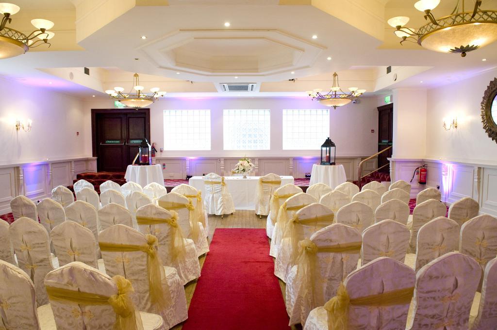 เดอะ รอยัล โฮเต็ล แอนด์ เมอริล เลชเชอร์ คลับ Hotel เบรย์ ภายนอก รูปภาพ