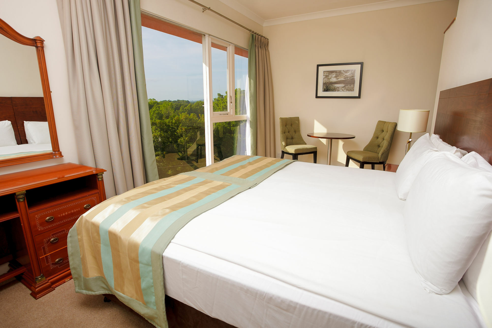 เดอะ รอยัล โฮเต็ล แอนด์ เมอริล เลชเชอร์ คลับ Hotel เบรย์ ภายนอก รูปภาพ
